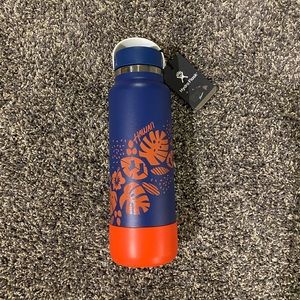 I’m selling a brand new Hawaii hydro flask.